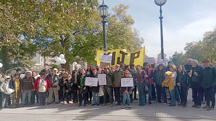 La Plaza Rivadavia como centro del reclamo de jubilados, en este caso MIJP